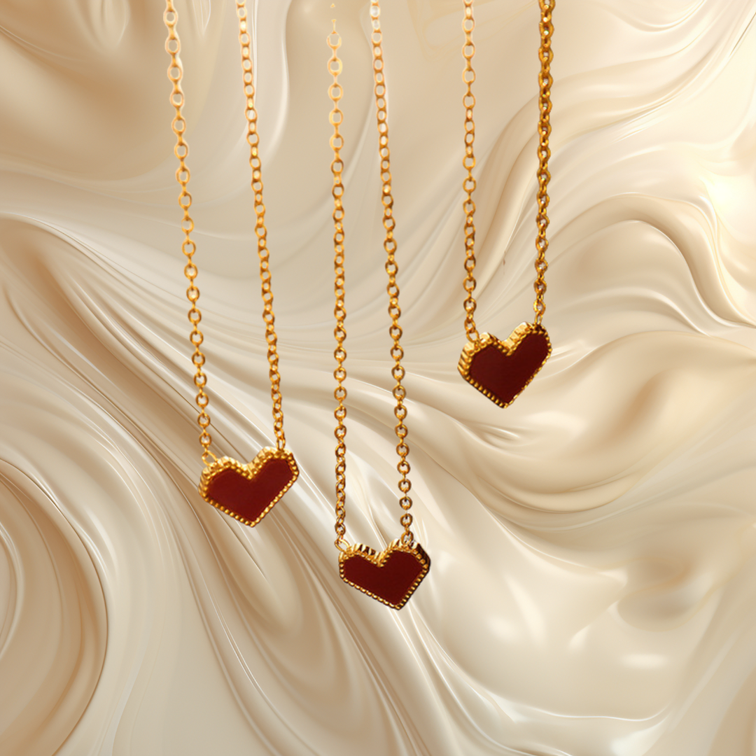 French-style gold-plated surround red heart necklace, versatile and sweet-cool, made of titanium steel that doesn't fade, high-end women's clavicle necklace.