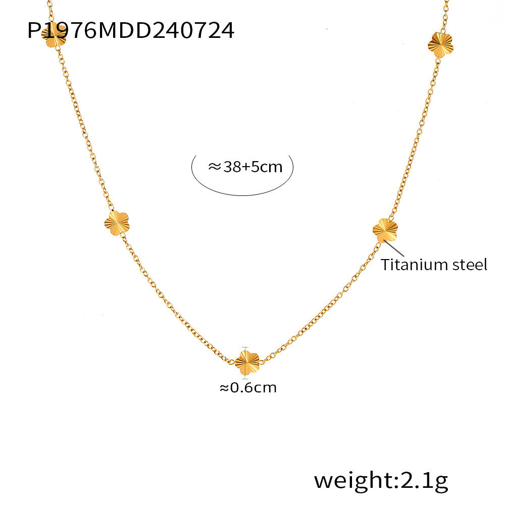 INS Style Floral Clavicle Necklace- Elegant Titanium Steel 18K Gold-Plated Niche Jewelry