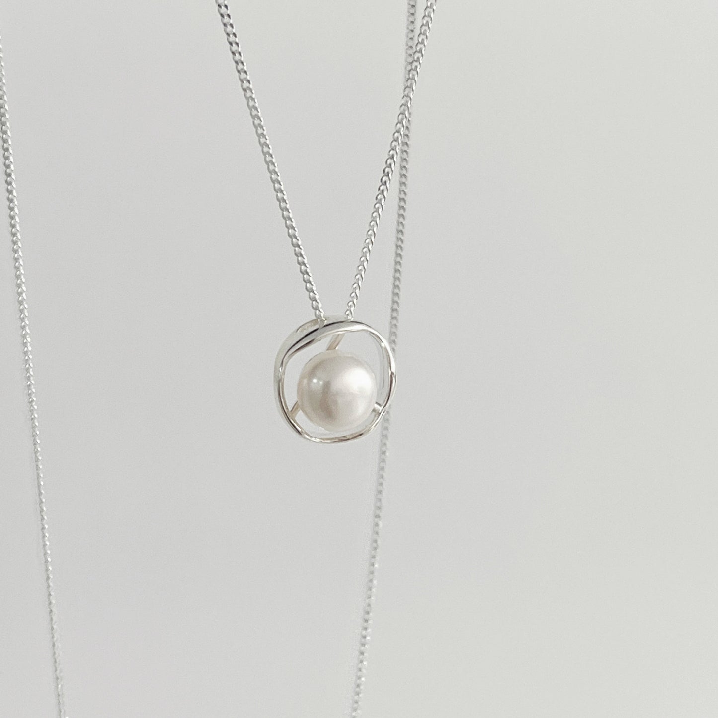 Bestseller: Elegant Minimalist Hollow Irregular Freshwater Pearl Pendant Necklace – INS Aesthetic 925 Sterling Silver Lock Chain for Women