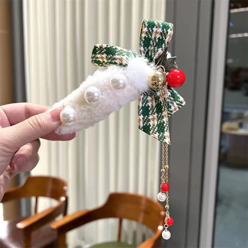 Autumn/Winter Christmas Plush Beaded Duckbill Clip – Elegant Hair Accessory